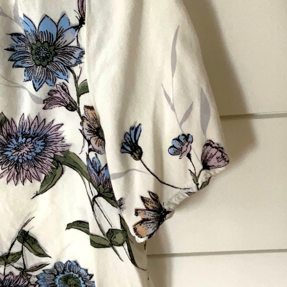 Old Navy Floral Blouse - Picture 3 of 8